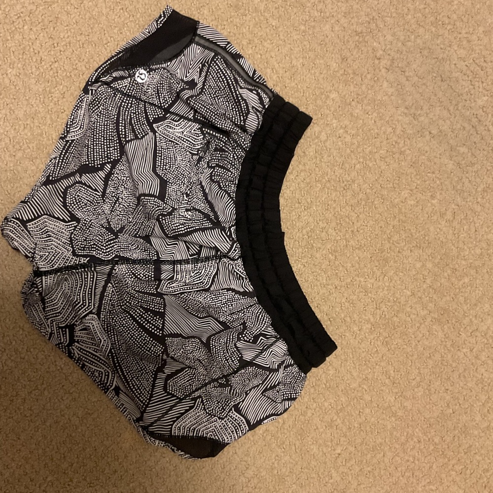 Vintage Lululemon patterned Hotty hot short